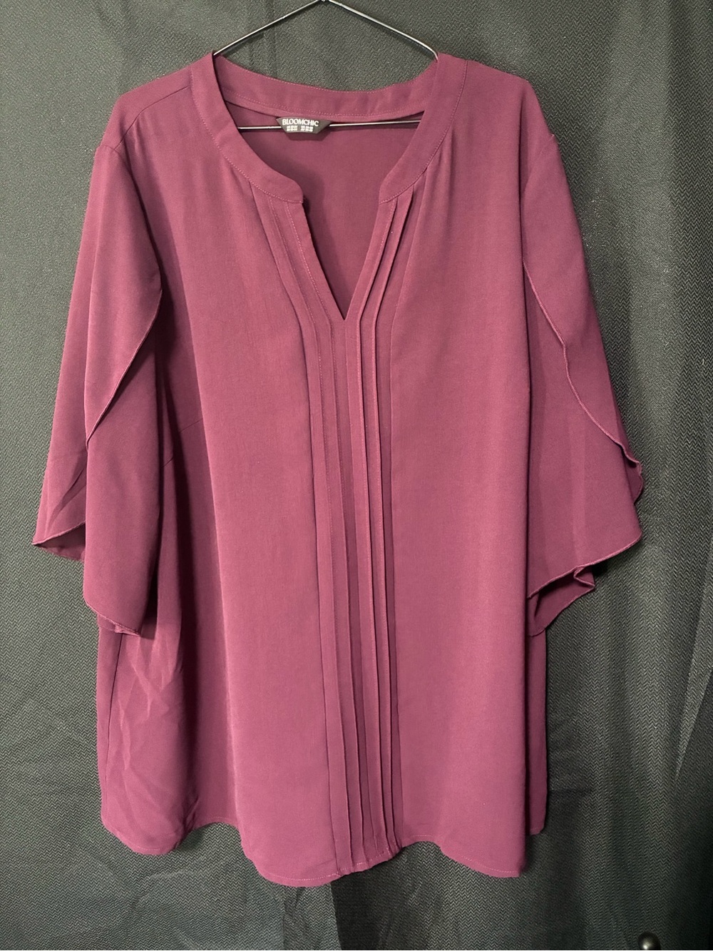 Bloom Chic Burgundy Plum Pleated V-Neck Women's Top 22/24